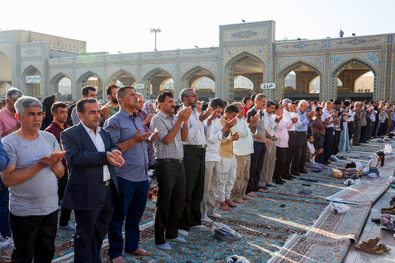 نماز عید قربان در حرم مطهر رضوی