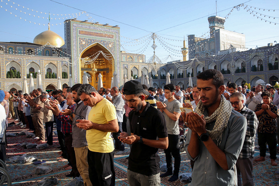 نماز عید قربان در حرم مطهر رضوی