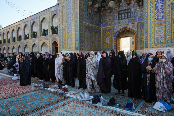 نماز عید قربان در حرم مطهر رضوی
