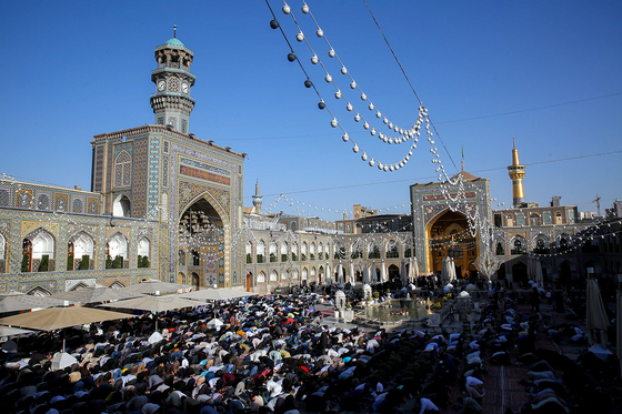 نماز عید قربان در حرم مطهر رضوی