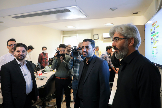 حضور شهردار مشهد در روزنامه شهرآرا به مناسبت روز خبرنگار