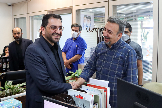 حضور شهردار مشهد در روزنامه شهرآرا به مناسبت روز خبرنگار