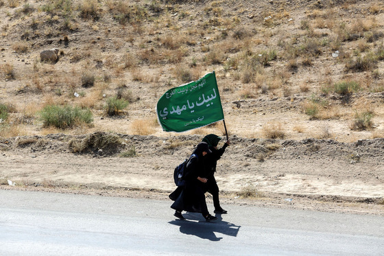 زائران پیاده حرم امام رضا (ع) 