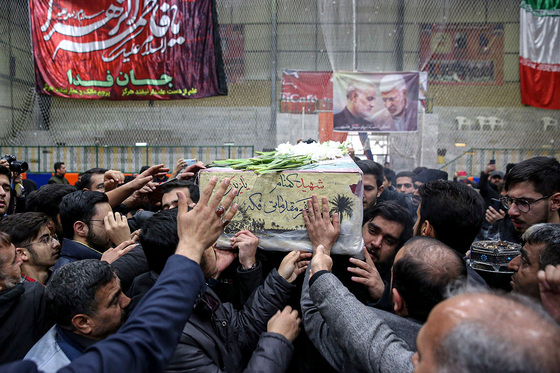 آئین تشییع و تدفین «شهید گمنام» در دانشکده شهید منتظری مشهد