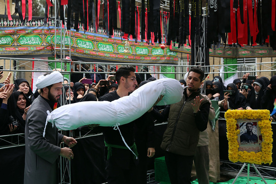 آئین تشییع و تدفین «شهید گمنام» در دانشکده شهید منتظری مشهد