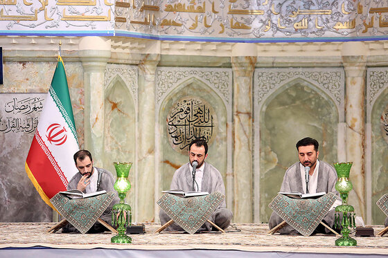 جزء خوانی قرآن در حرم امام رضا (ع)