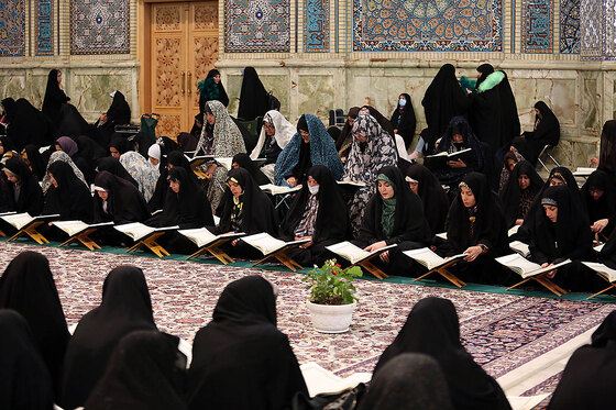 جزء خوانی قرآن در حرم امام رضا (ع)
