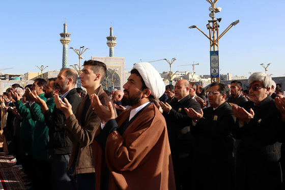 نماز عید فطر در حرم مطهر رضوی