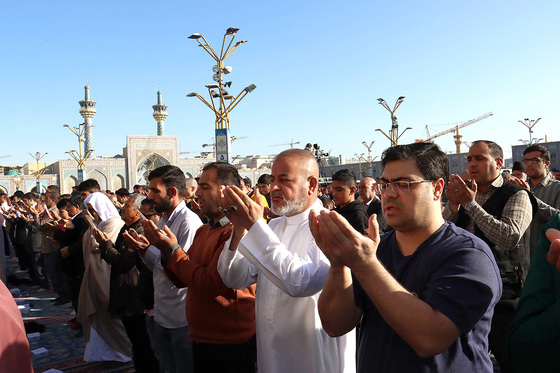 نماز عید فطر در حرم مطهر رضوی