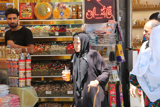مشهد در گرمترین ساعات سال