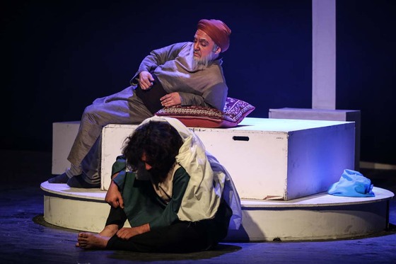 تئاتر آئینی «گرگ و میش»