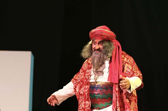 تئاتر آئینی «گرگ و میش»