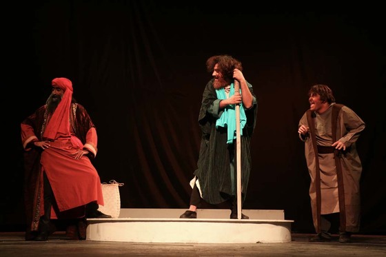 تئاتر آئینی «گرگ و میش»