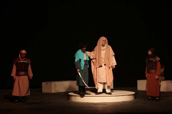 تئاتر آئینی «گرگ و میش»