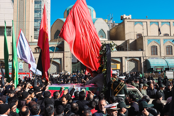 تشییع پیکر 12 شهید گمنام دفاع مقدس و 2 شهید حادثه تروریستی راسک در مشهد