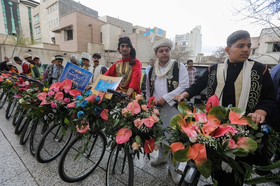شادپیمایی گل در سطح محلات مشهد
