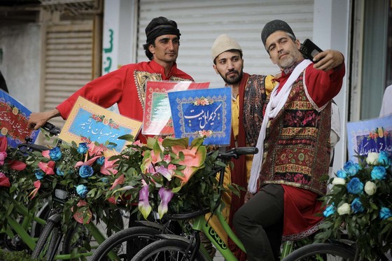 شادپیمایی گل در سطح محلات مشهد