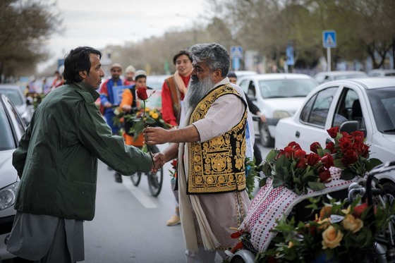 شادپیمایی گل در سطح محلات مشهد
