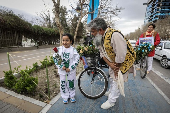 شادپیمایی گل در سطح محلات مشهد