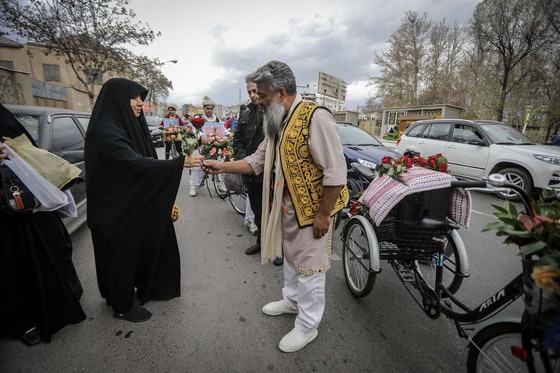 شادپیمایی گل در سطح محلات مشهد
