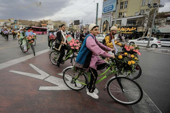شادپیمایی گل در سطح محلات مشهد