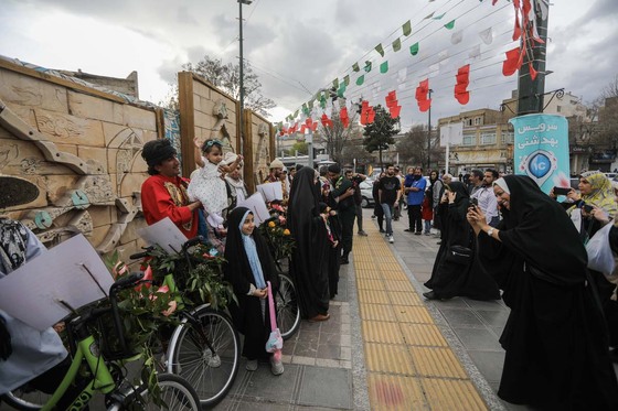 شادپیمایی گل در سطح محلات مشهد