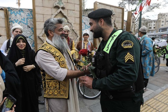 شادپیمایی گل در سطح محلات مشهد