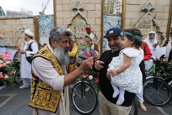 شادپیمایی گل در سطح محلات مشهد
