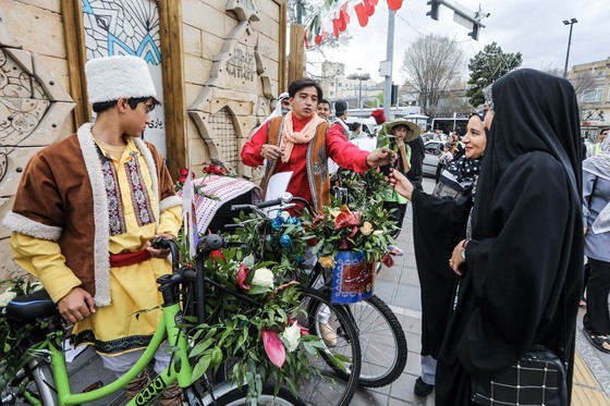 شادپیمایی گل در سطح محلات مشهد