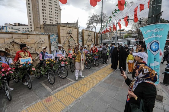 شادپیمایی گل در سطح محلات مشهد