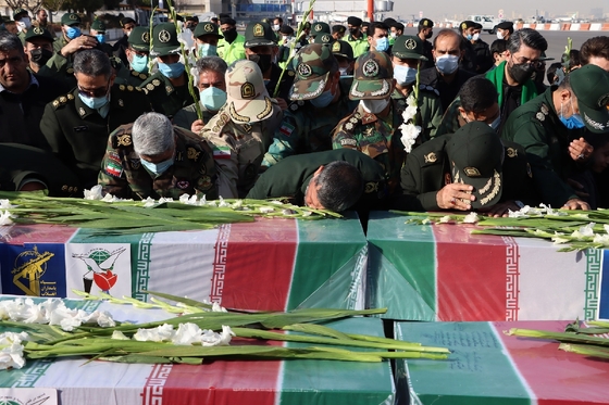 استقبال از پیکر مطهر ۱۶ شهید در مشهد