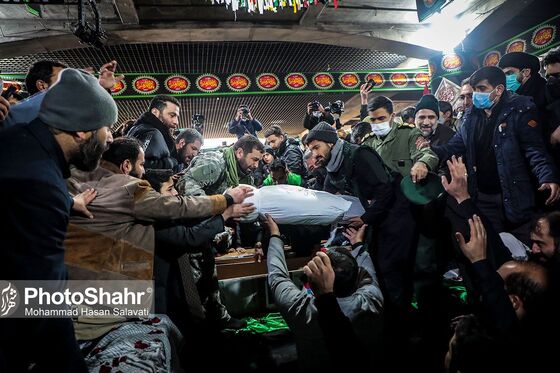 مراسم تدفین پیکر مطهر سه شهید گمنام در میدان شهدا مشهد