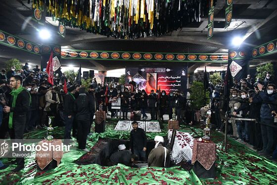 مراسم تدفین پیکر مطهر سه شهید گمنام در میدان شهدا مشهد