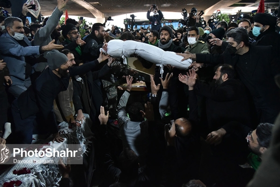 مراسم تدفین پیکر مطهر سه شهید گمنام در میدان شهدا مشهد