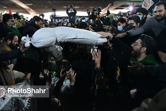 مراسم تدفین پیکر مطهر سه شهید گمنام در میدان شهدا مشهد