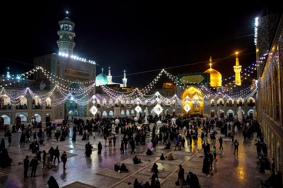 چراغانی حرم مطهر امام رضا (ع) به مناسبت مبعث پیامبر (ص)
