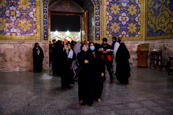 چراغانی حرم مطهر امام رضا (ع) به مناسبت مبعث پیامبر (ص)