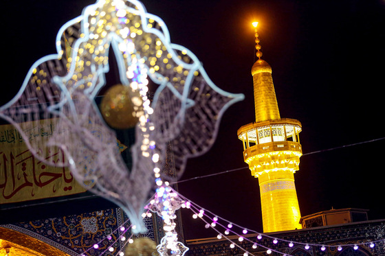 چراغانی حرم مطهر امام رضا (ع) به مناسبت مبعث پیامبر (ص)
