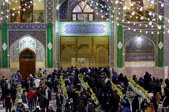 چراغانی حرم مطهر امام رضا (ع) به مناسبت مبعث پیامبر (ص)