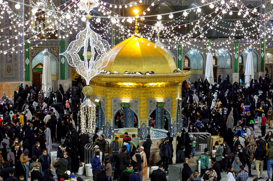 چراغانی حرم مطهر امام رضا (ع) به مناسبت مبعث پیامبر (ص)