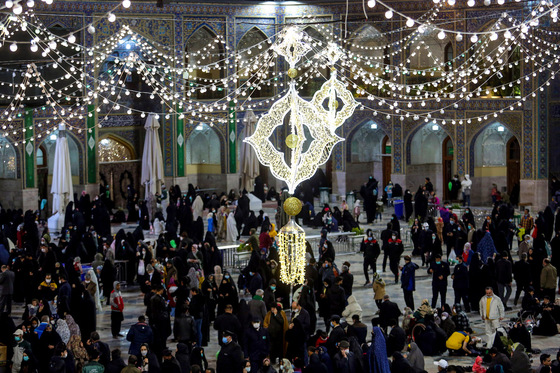 چراغانی حرم مطهر امام رضا (ع) به مناسبت مبعث پیامبر (ص)