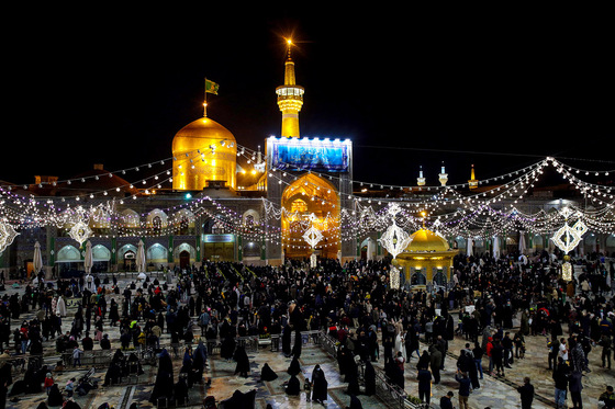 چراغانی حرم مطهر امام رضا (ع) به مناسبت مبعث پیامبر (ص)