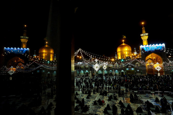 چراغانی حرم مطهر امام رضا (ع) به مناسبت مبعث پیامبر (ص)
