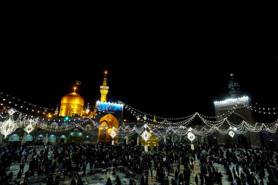 چراغانی حرم مطهر امام رضا (ع) به مناسبت مبعث پیامبر (ص)