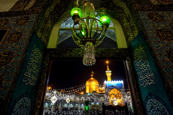 چراغانی حرم مطهر امام رضا (ع) به مناسبت مبعث پیامبر (ص)