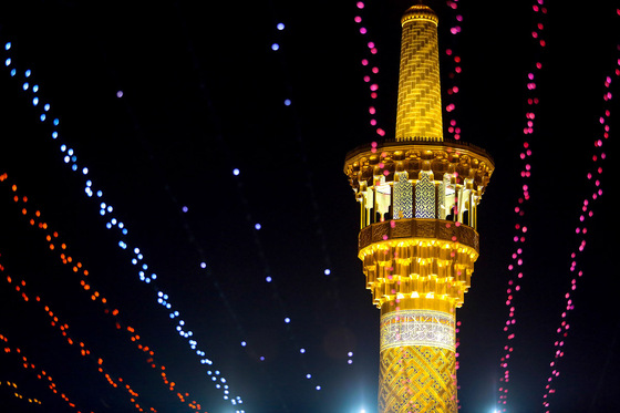چراغانی حرم مطهر امام رضا (ع) به مناسبت مبعث پیامبر (ص)
