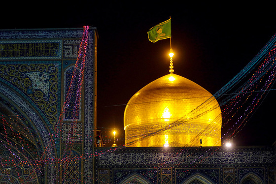 چراغانی حرم مطهر امام رضا (ع) به مناسبت مبعث پیامبر (ص)
