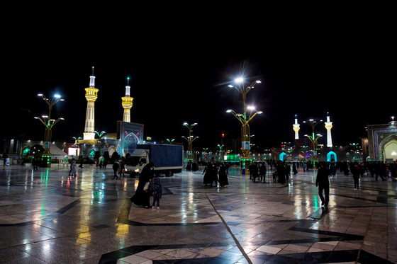 چراغانی حرم مطهر امام رضا (ع) به مناسبت مبعث پیامبر (ص)